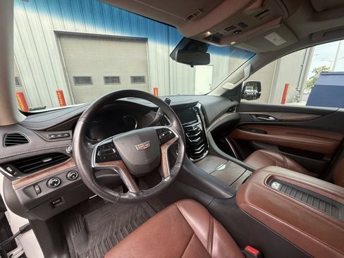 Used 2018 Cadillac Escalade Premium Luxury AWD/4WD image 7
