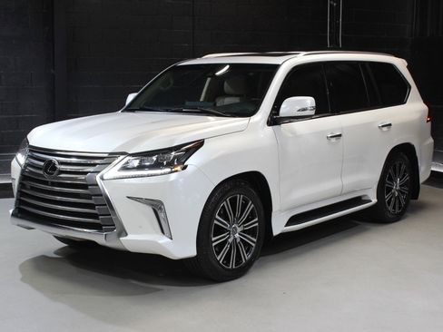 Used 2019 Lexus LX 570 4WD image 4