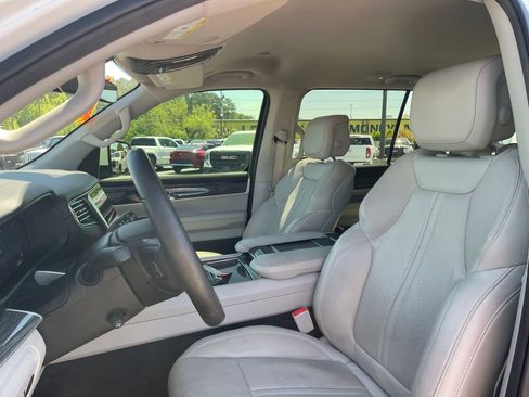 Used 2022 Jeep Wagoneer Series II AWD/4WD image 13