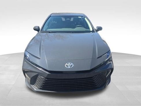 Used 2025 Toyota Camry LE image 7