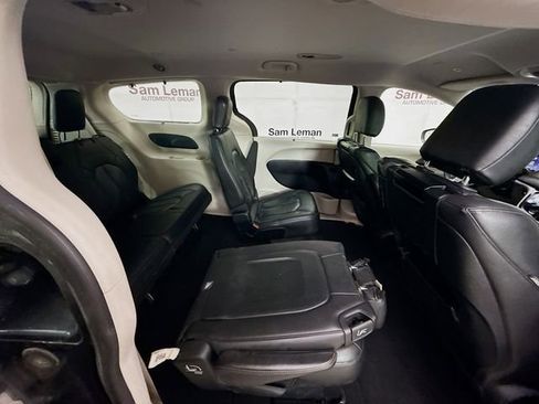Used 2019 Chrysler Pacifica Touring-L Plus w/ Tire & Wheel Group image 30