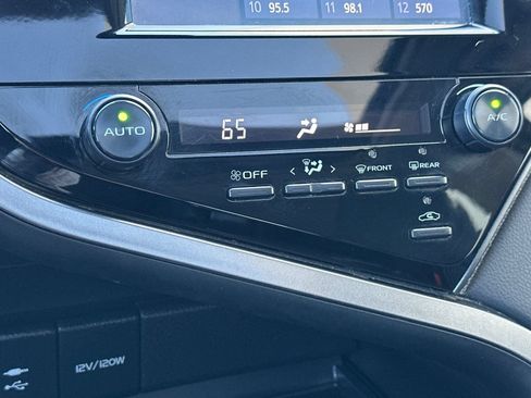 Used 2019 Toyota Camry SE FWD image 26