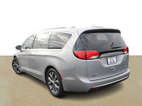 Used 2017 Chrysler Pacifica Limited image 6