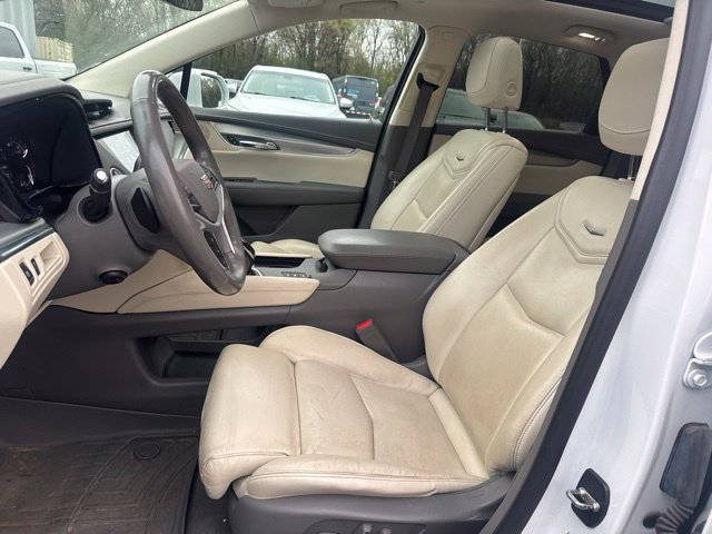 Used 2017 Cadillac XT5 Luxury w/ Driver Awareness Package AWD/4WD image 14