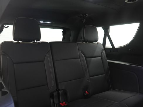Used 2024 GMC Yukon XL SLT w/ SLT Luxury Package AWD/4WD image 12