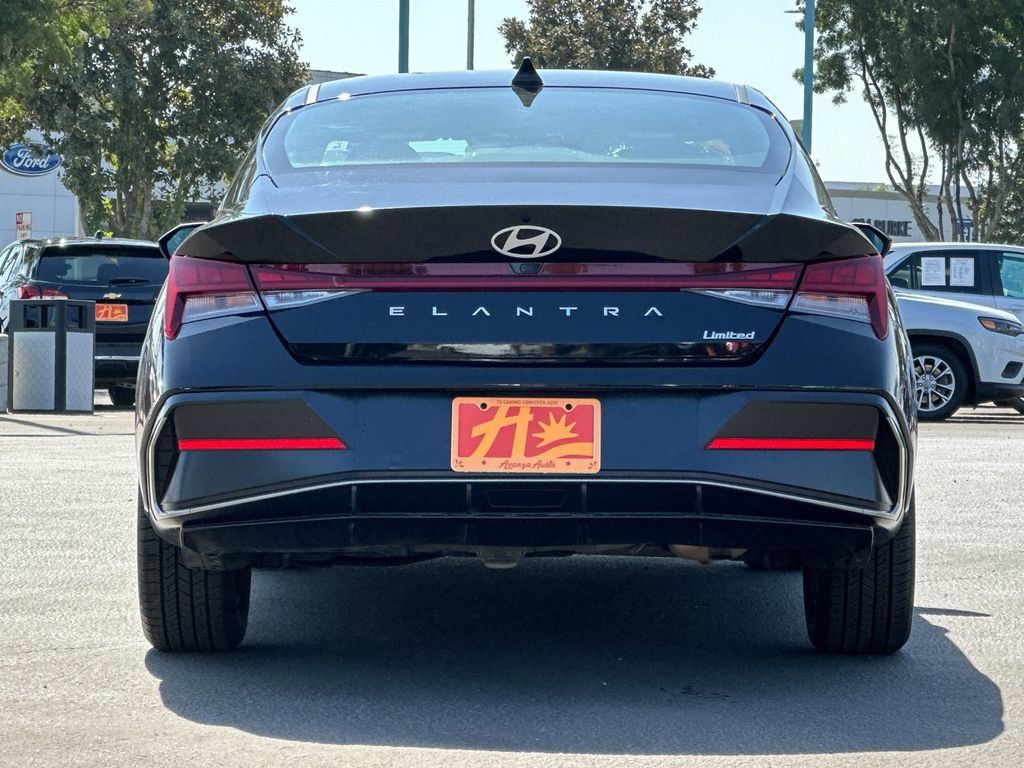 Used 2025 Hyundai Elantra Limited FWD image 4