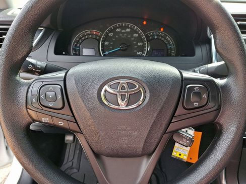 Used 2015 Toyota Camry LE image 25