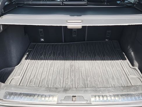 Used 2018 Land Rover Range Rover Velar R-Dynamic SE image 33