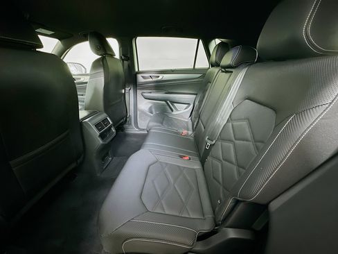 Used 2025 Volkswagen Atlas Cross Sport SE image 26