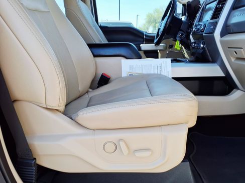Used 2021 Ford F250 Lariat w/ Lariat Value Package AWD/4WD image 11