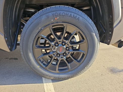 Used 2022 Toyota Tundra SR5 w/ SR5 Convenience Package image 29