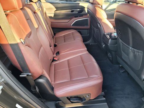 Used 2023 Kia Telluride EX image 19