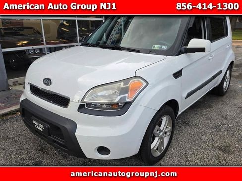 Used 2011 Kia Soul + w/ Audio Pkg FWD image 2