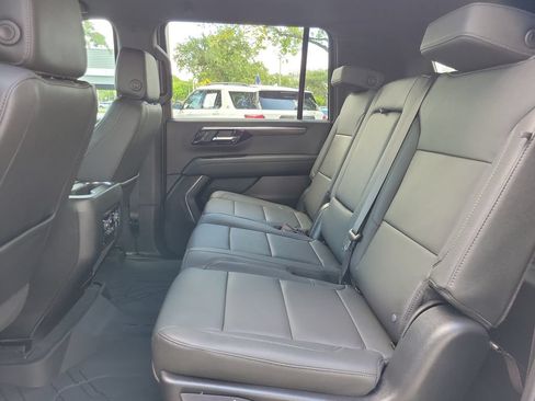 Used 2026 Chevrolet Suburban LT RWD image 8
