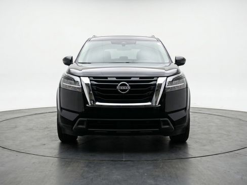 Used 2025 Nissan Pathfinder SV AWD/4WD image 2