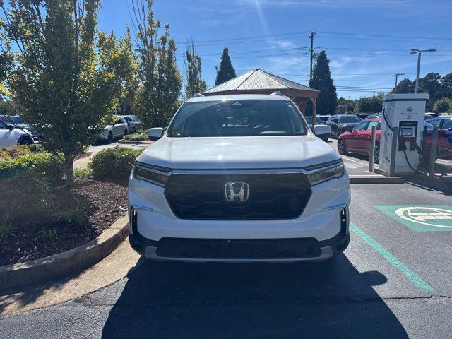 Used 2023 Honda Pilot Touring image 7