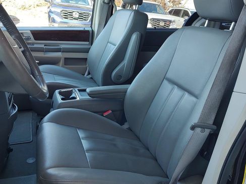 Used 2010 Chrysler Town & Country Touring FWD image 2