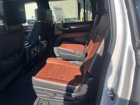 Used 2023 GMC Yukon XL Denali Ultimate AWD/4WD image 27