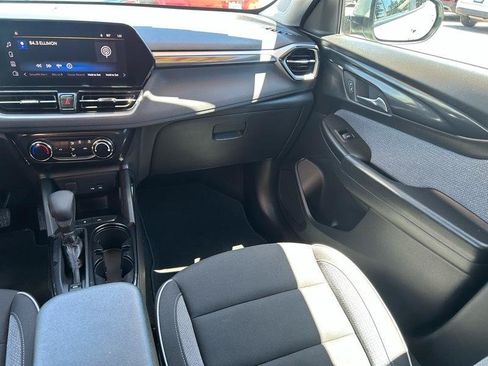 Used 2025 Chevrolet TrailBlazer LT FWD image 13