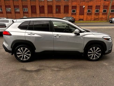Used 2023 Toyota Corolla Cross XLE AWD/4WD image 8