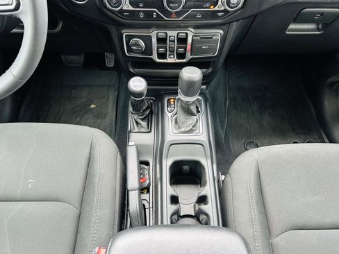 Used 2023 Jeep Wrangler Unlimited Sport AWD/4WD image 17