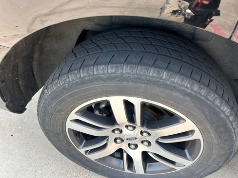 Used 2024 Ford Expedition Limited RWD image 8