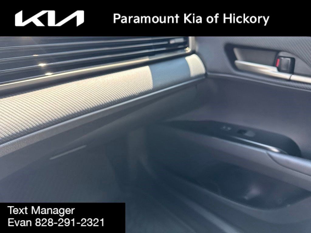 Used 2025 Toyota Camry SE FWD image 27