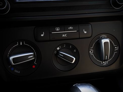 Used 2018 Volkswagen Jetta SE image 32