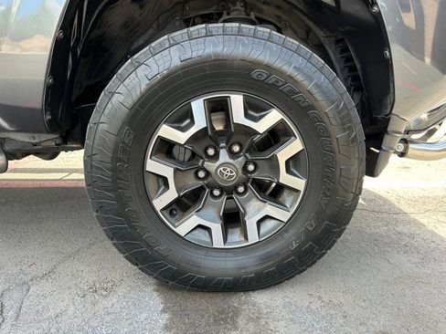 Used 2017 Toyota Tacoma SR w/ Tow Package AWD/4WD image 31