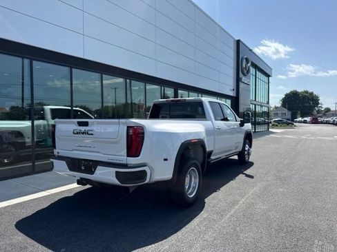 Used 2024 GMC Sierra 3500 Denali Ultimate AWD/4WD image 3