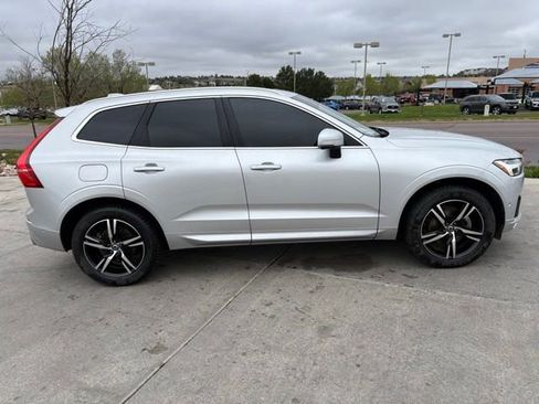 Used 2019 Volvo XC60 T5 R-Design w/ Protection Package AWD/4WD image 10