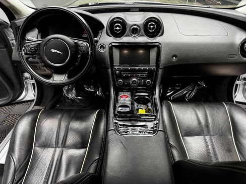Used 2016 Jaguar XJ R-Sport image 39