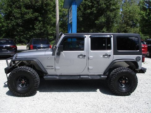 Used 2018 Jeep Wrangler Unlimited Sport S AWD/4WD image 2