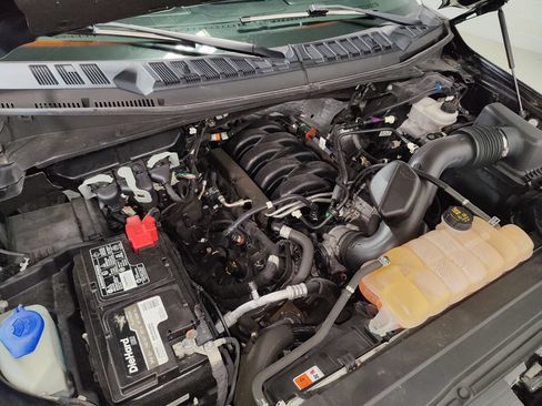 Used 2018 Ford F150 Lariat w/ Equipment Group 502A Luxury AWD/4WD image 4