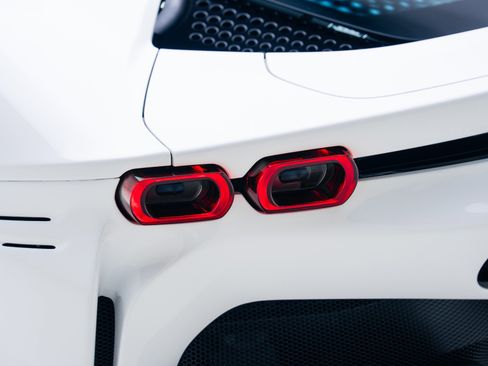 Used 2024 Ferrari SF90 Spider image 28