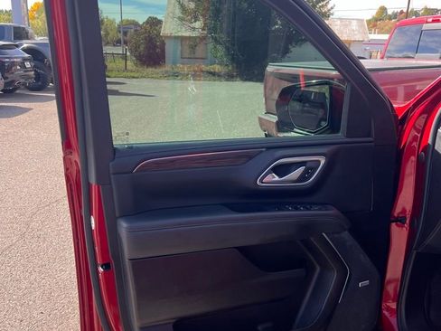 Used 2022 Chevrolet Suburban Z71 w/ Z71 Off-Road Package image 9