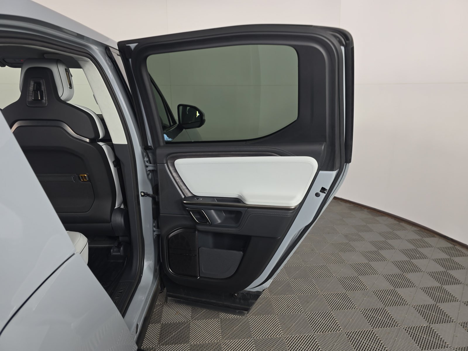 Used 2022 Rivian R1T Adventure AWD/4WD image 19