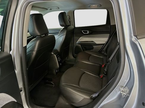 Used 2022 Jeep Compass Latitude image 28