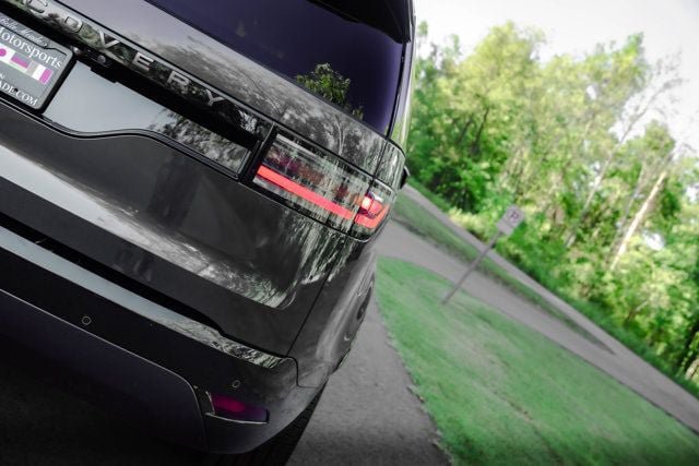 Used 2025 Land Rover Discovery Dynamic SE AWD/4WD image 12