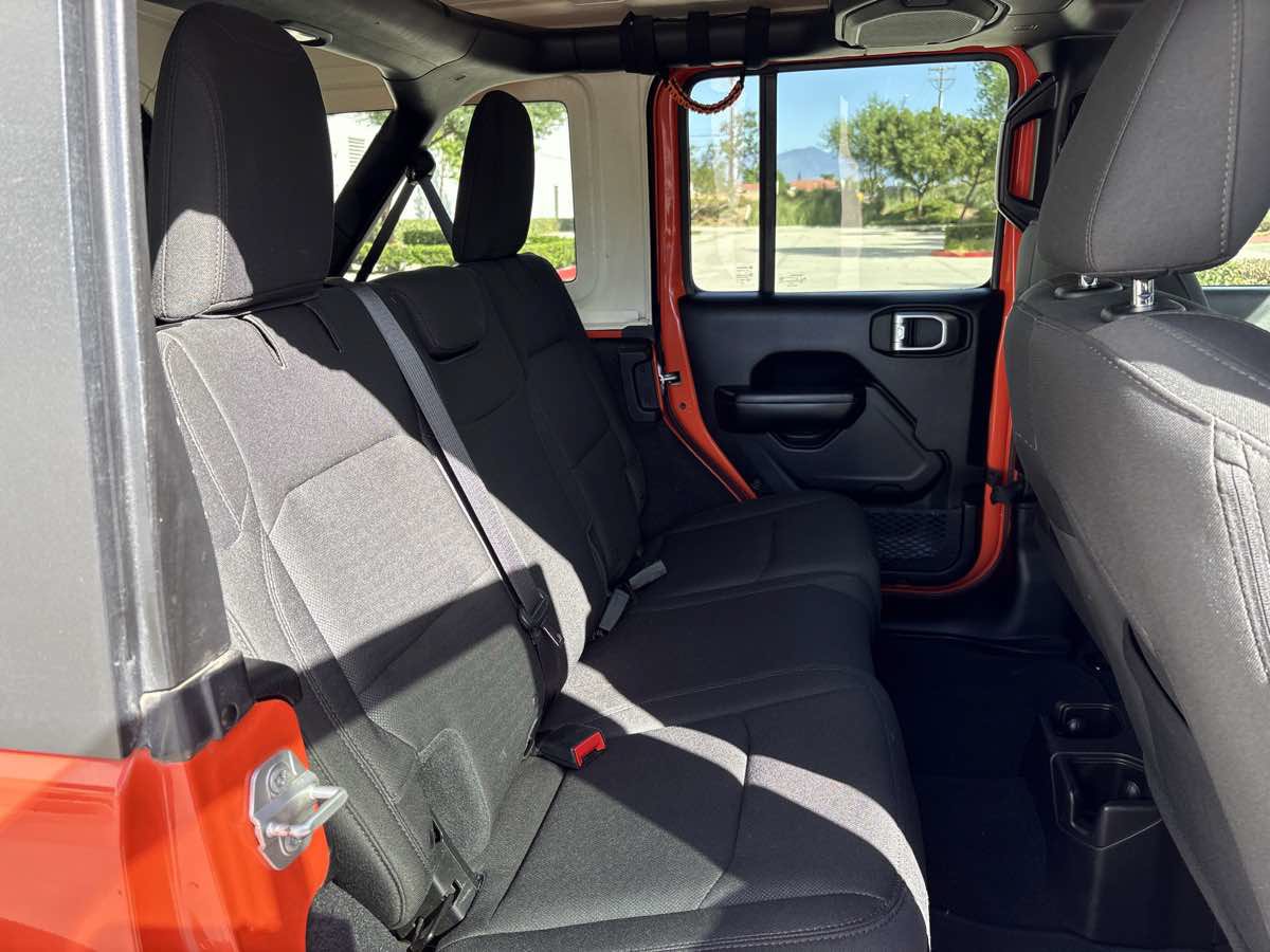 Used 2018 Jeep Wrangler Unlimited Sport S AWD/4WD image 14
