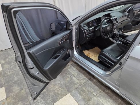 Used 2017 Honda Accord EX-L image 9