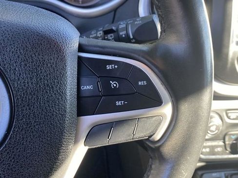 Used 2018 Jeep Cherokee Latitude Plus image 22