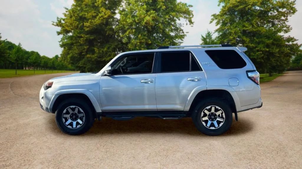 Used 2017 Toyota 4Runner TRD Off-Road AWD/4WD image 5