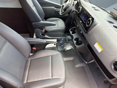 Used 2025 Mercedes-Benz Sprinter 2500 image 23