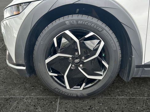 Used 2024 Hyundai Ioniq 5 SEL AWD/4WD image 4
