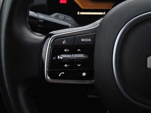 Used 2024 Kia Sorento S image 13