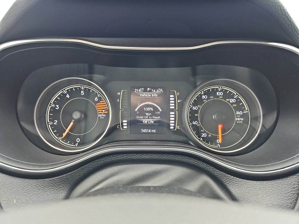 Used 2019 Jeep Cherokee Latitude Plus w/ Comfort/Convenience Group FWD image 19