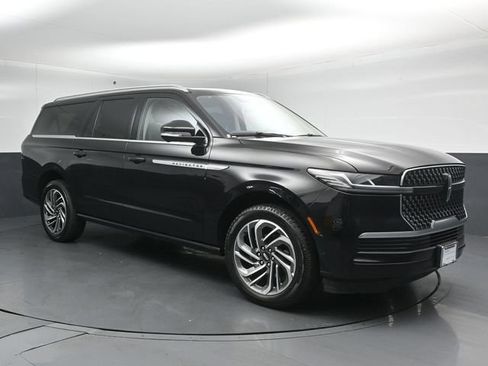 Certified 2025 Lincoln Navigator L Reserve AWD/4WD image 1