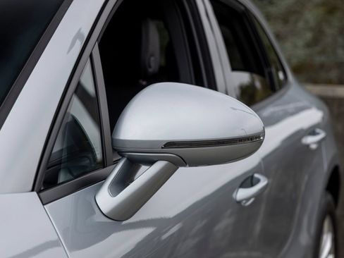 Certified 2026 Porsche Macan AWD/4WD image 19