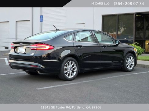 Used 2017 Ford Fusion SE w/ Fusion SE Technology Package FWD image 6